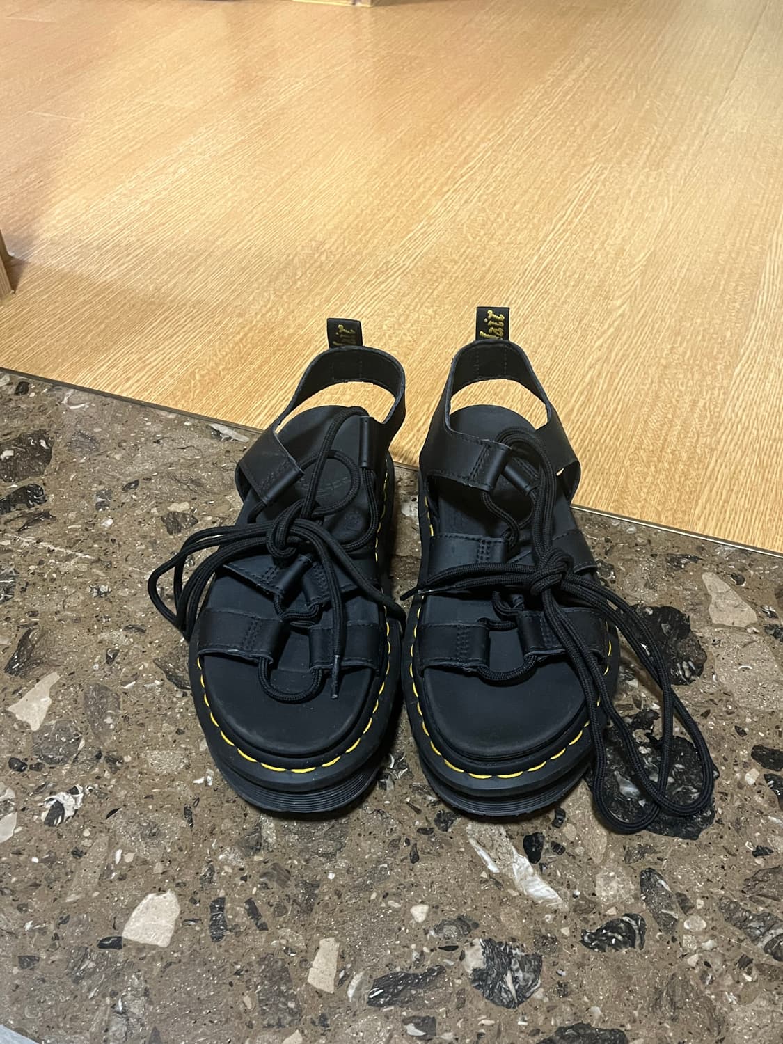 닥터마틴 나틸라 블랙 샌들 상품이미지1