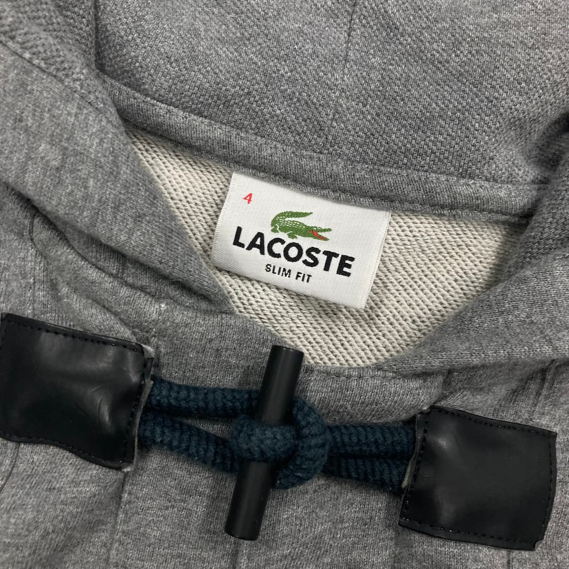 라코스테 그레이 컬러 스몰 로고 하프 버튼 후드티 상품이미지3