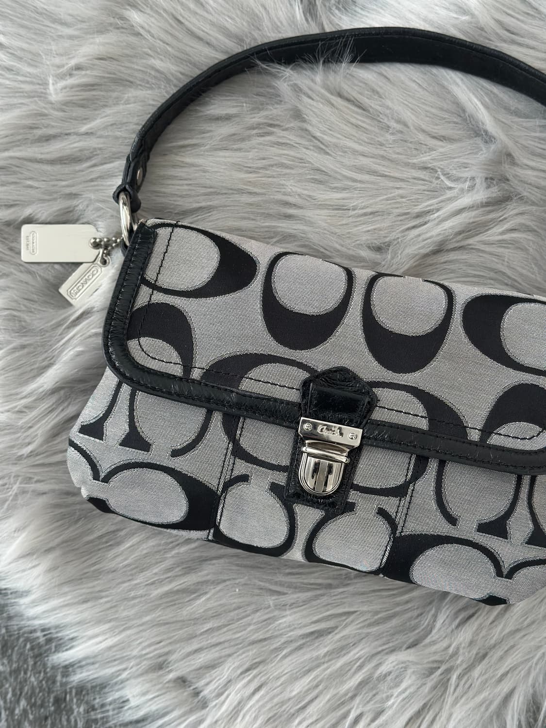 코치 자카드 숄더백  상품이미지1