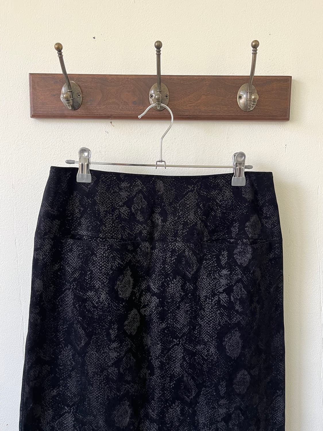 VIVAYOU 블랙 트임 미디스커트 상품이미지2