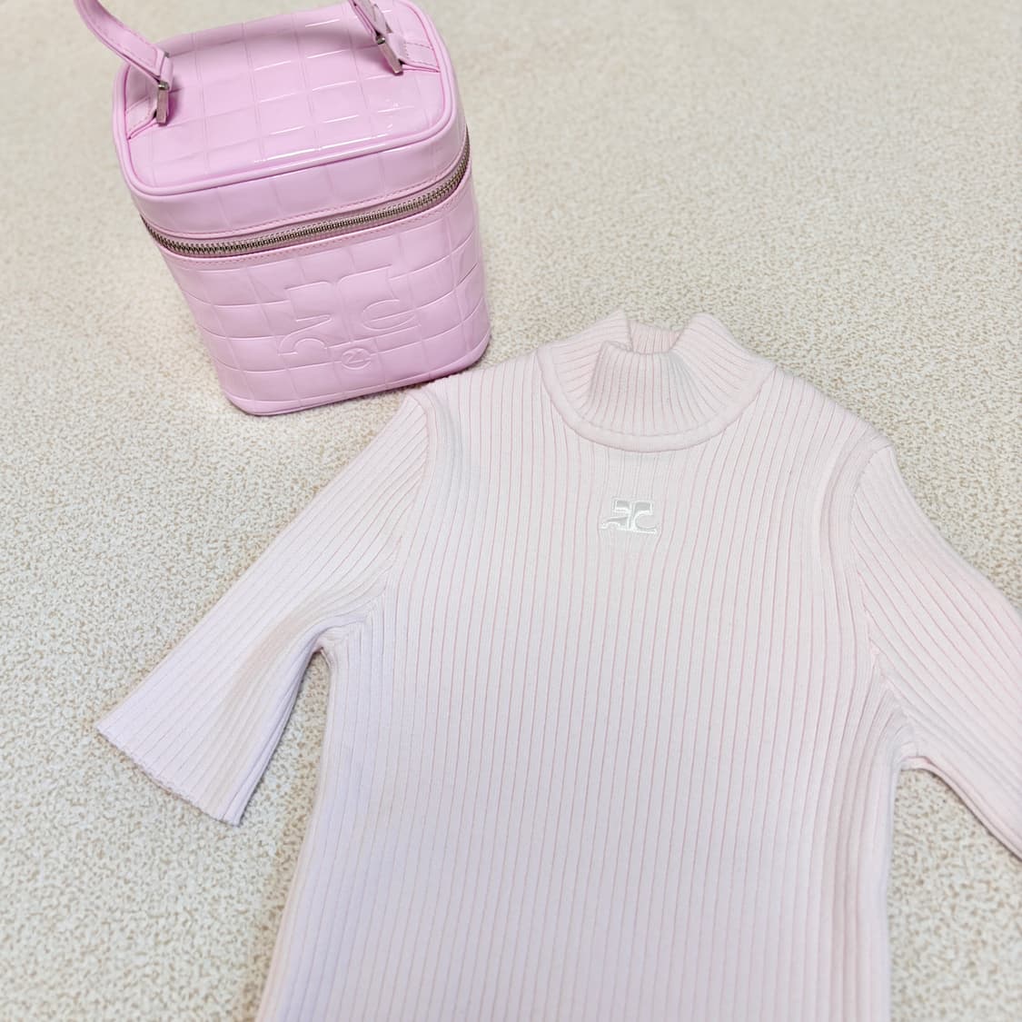 꾸레쥬 핑크 골지 반팔 니트 상품이미지2