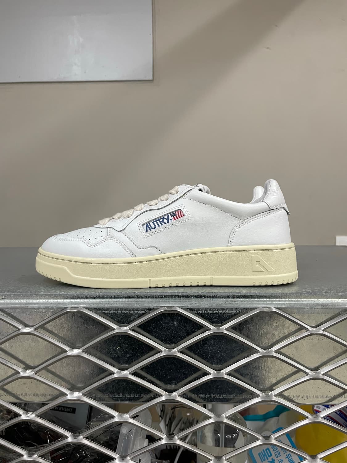 오트리 메달리스트 화이트 37 상품이미지1