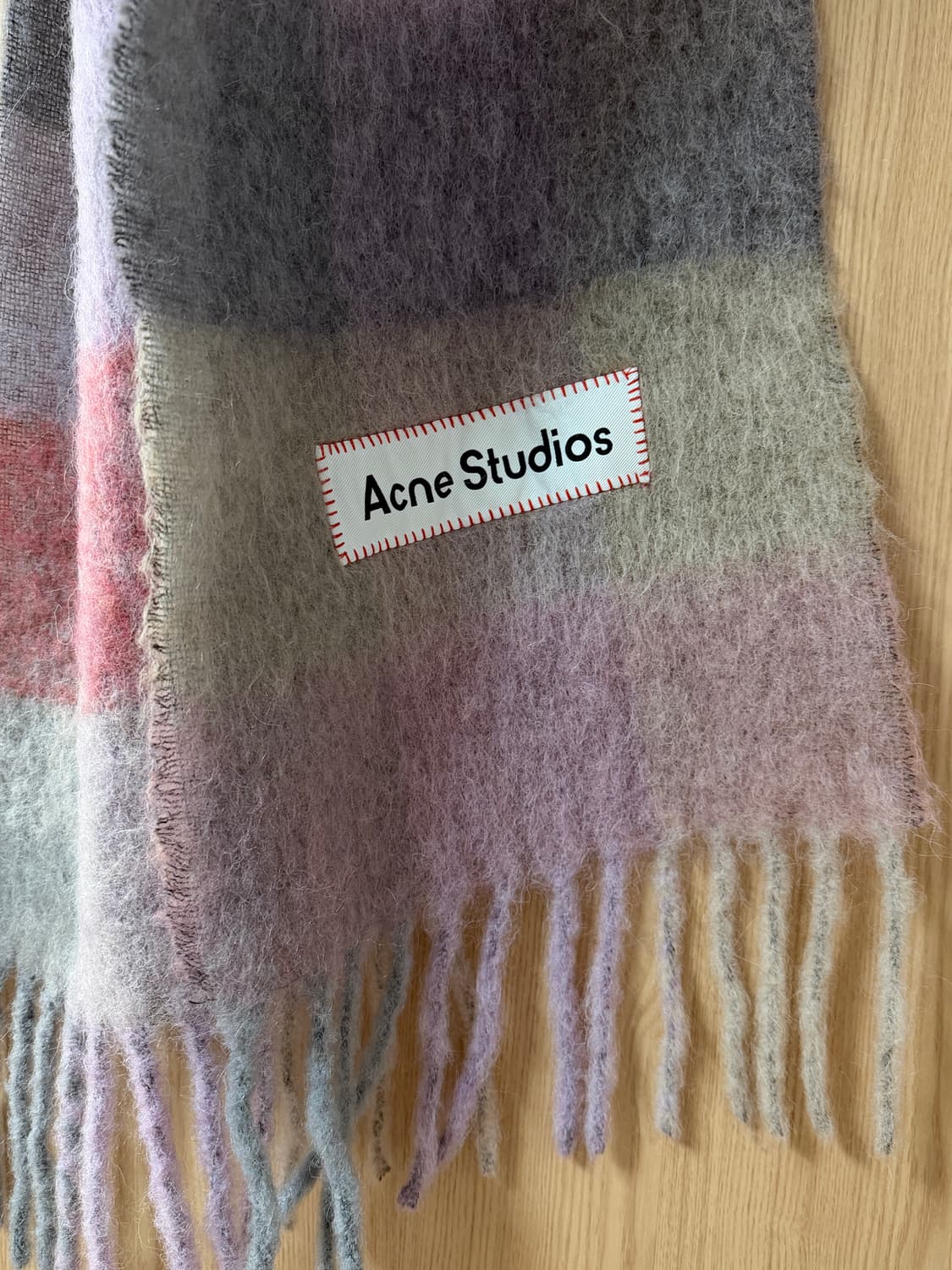 아크네 스튜디오 모헤어 체크 머플러 상품이미지1