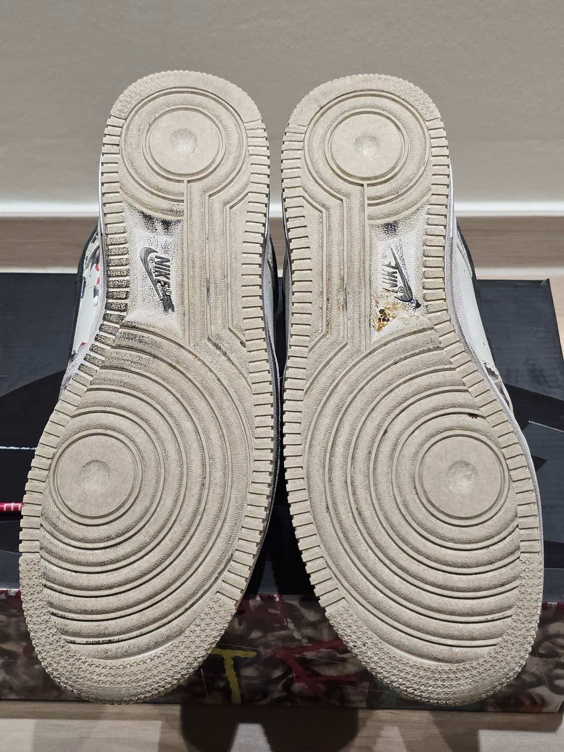 [265] 나이키 x 피스마이너스원 에어포스 1 로우 파라노이즈 2.0  상품이미지4