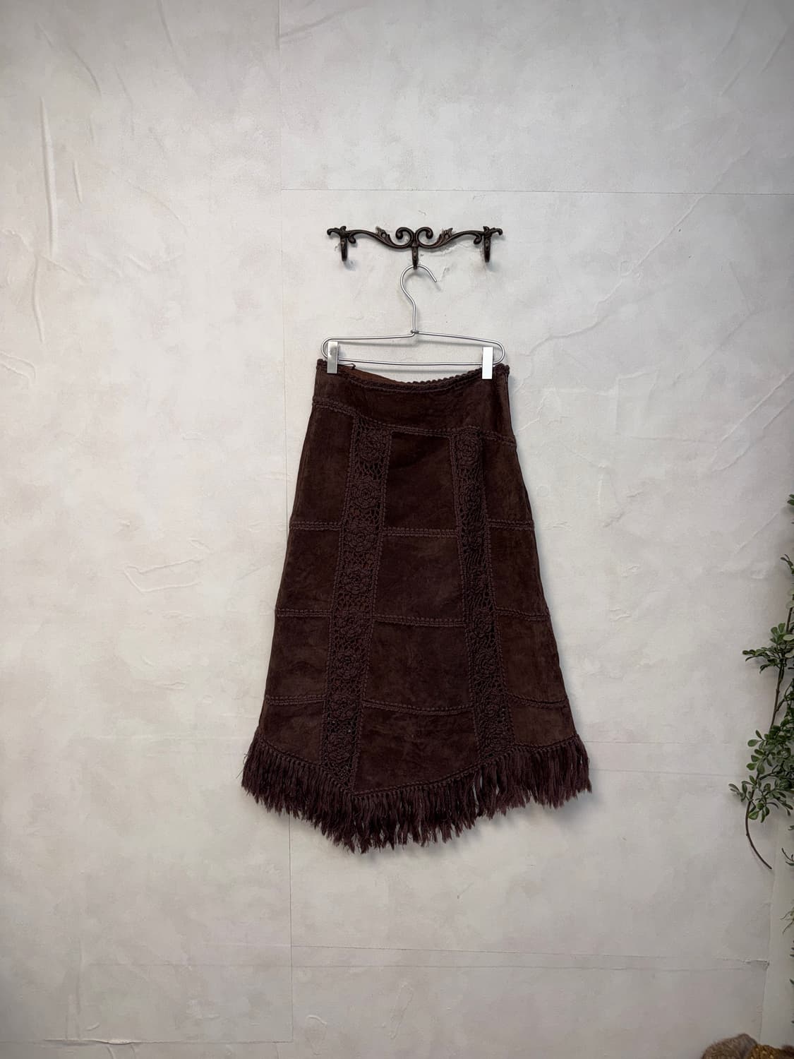 Dark brown suede crochet fringe skirt 상품이미지4