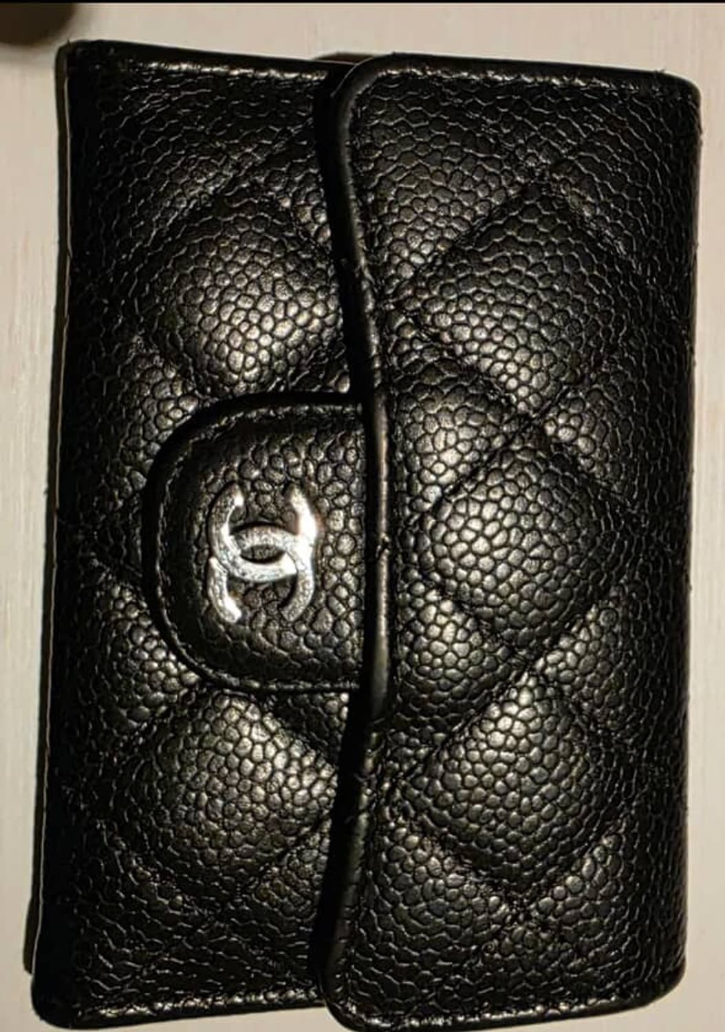 샤넬 똑딱이 클래식 그레인드 카프스킨 실버 메탈 플랩 카드지갑 블랙 상품이미지4