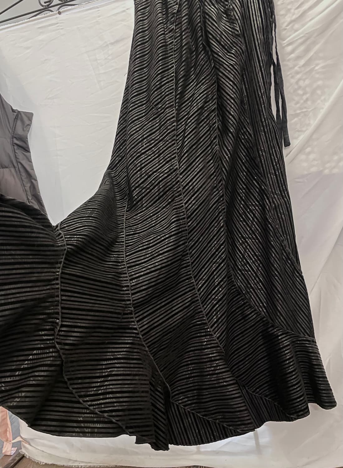 벨벳 줄무늬 블랙 롱스커트 상품이미지1