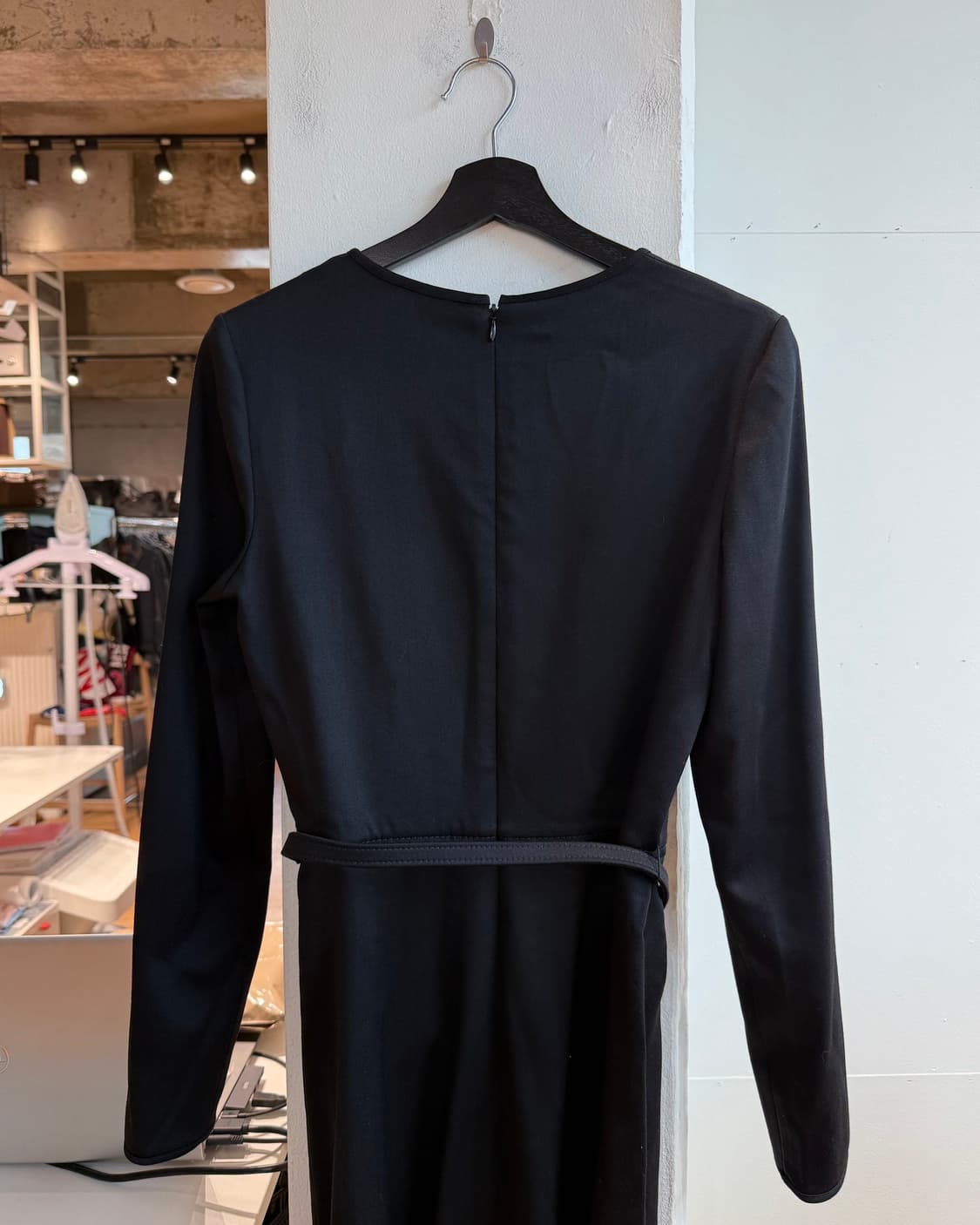 발렌티노 블랙 벨티드 미디 원피스  상품이미지6