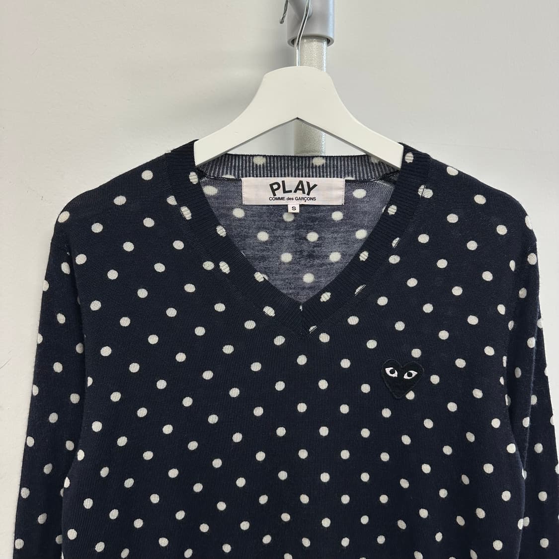 꼼데가르송 도트 브이넥 니트 상품이미지3