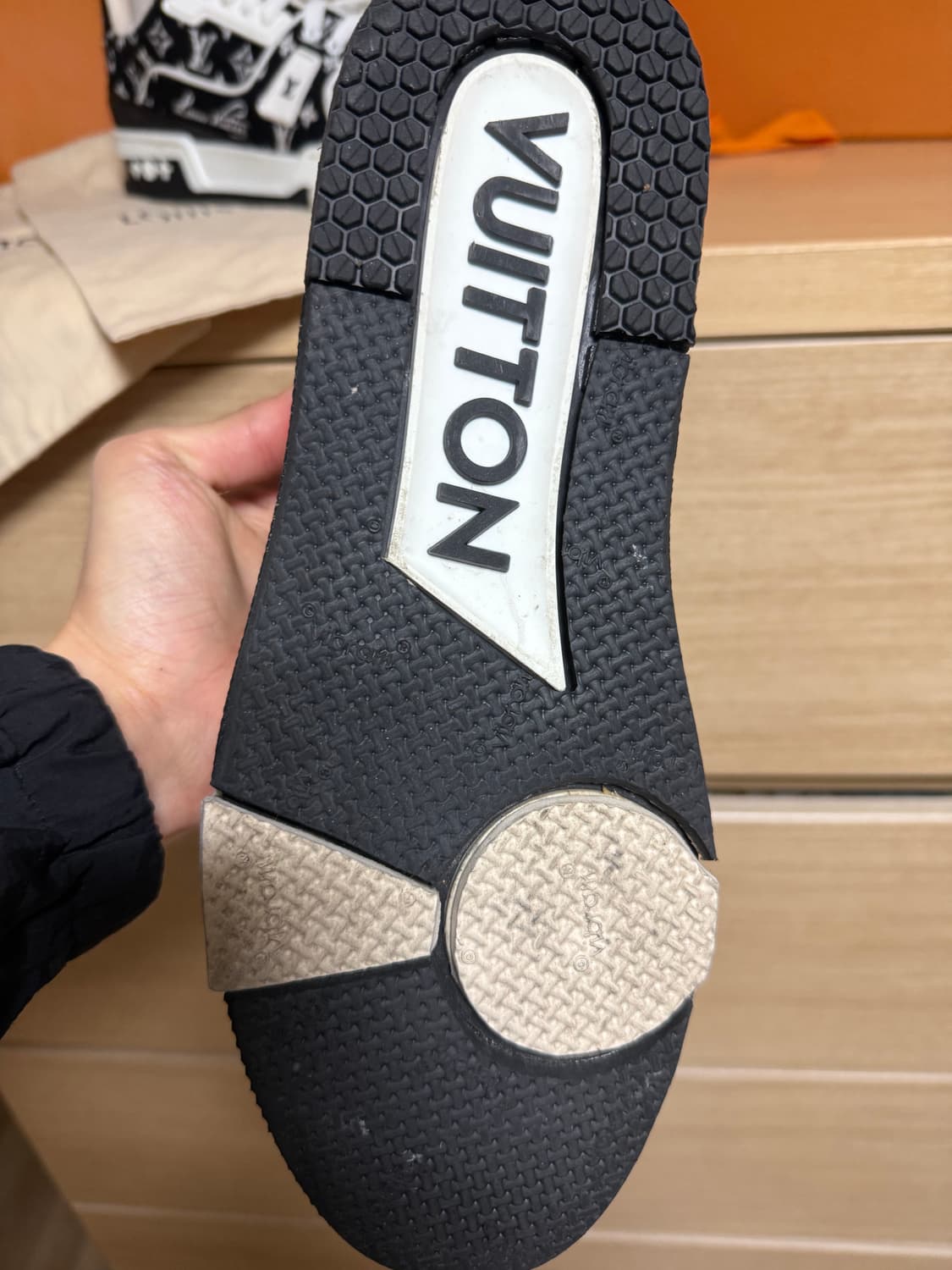 (새상품급)루이비통 모노그램 벨벳 트레이너 8.5size 상품이미지2