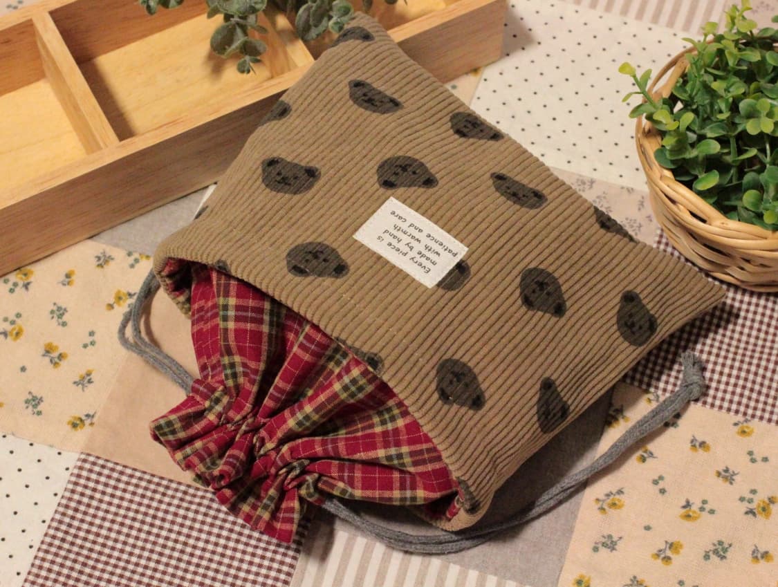 핸드메이드 곰무늬 스트링 파우치 상품이미지1