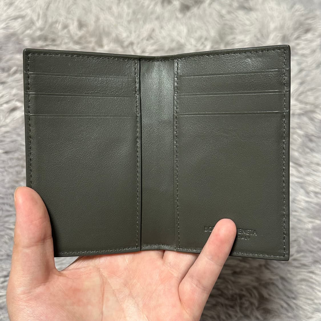 [정품 OS] 보테가베네타 맥시 플랩 오거나이저 카드지갑 그레이 상품이미지3