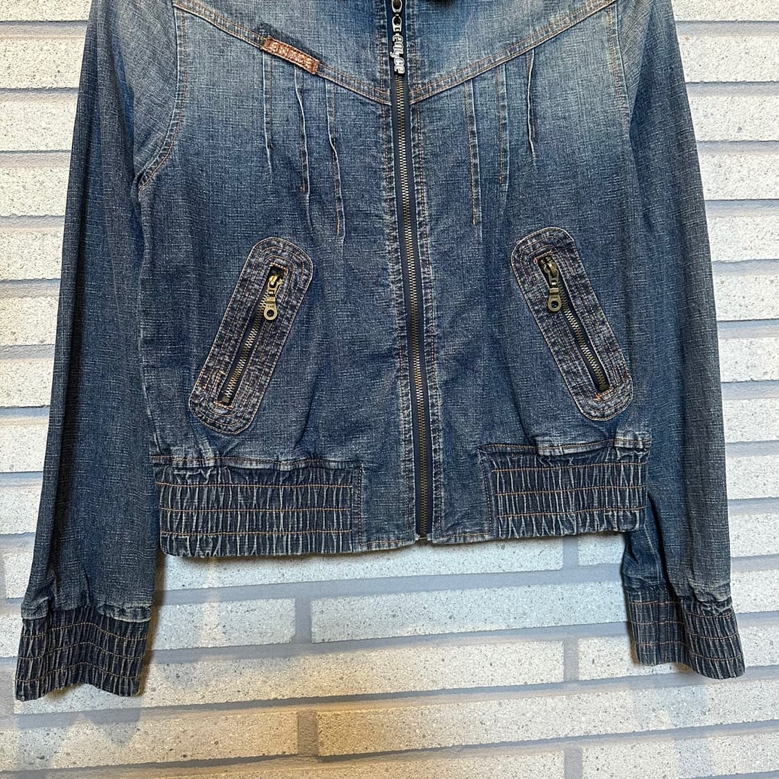 레이디 에니스 Y2K 데님 바이커 집업자켓 핀턱 밴드시보리 디테일 상품이미지4