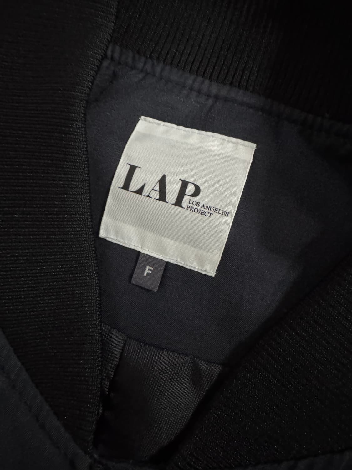 여성 LAP 랩 뒷 프린팅 암 포켓 봄버 자켓 네이비 상품이미지3