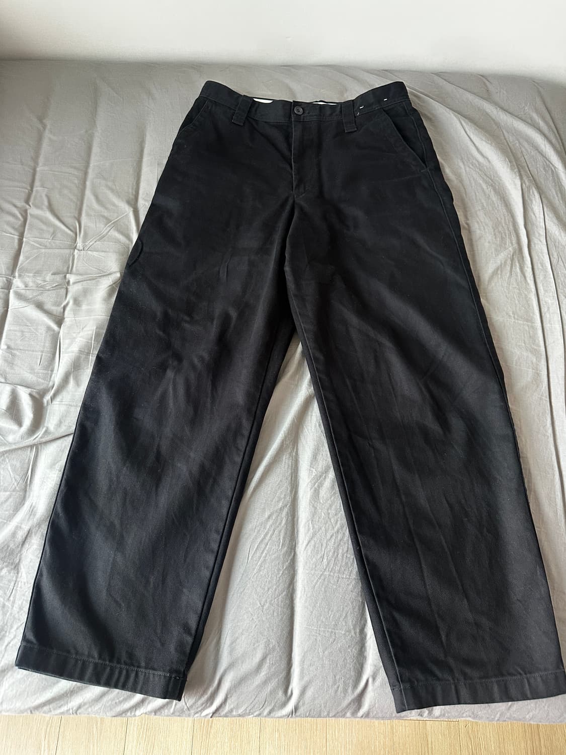 (79) 유니클로u 와이드핏 치노팬츠 블랙 상품이미지1