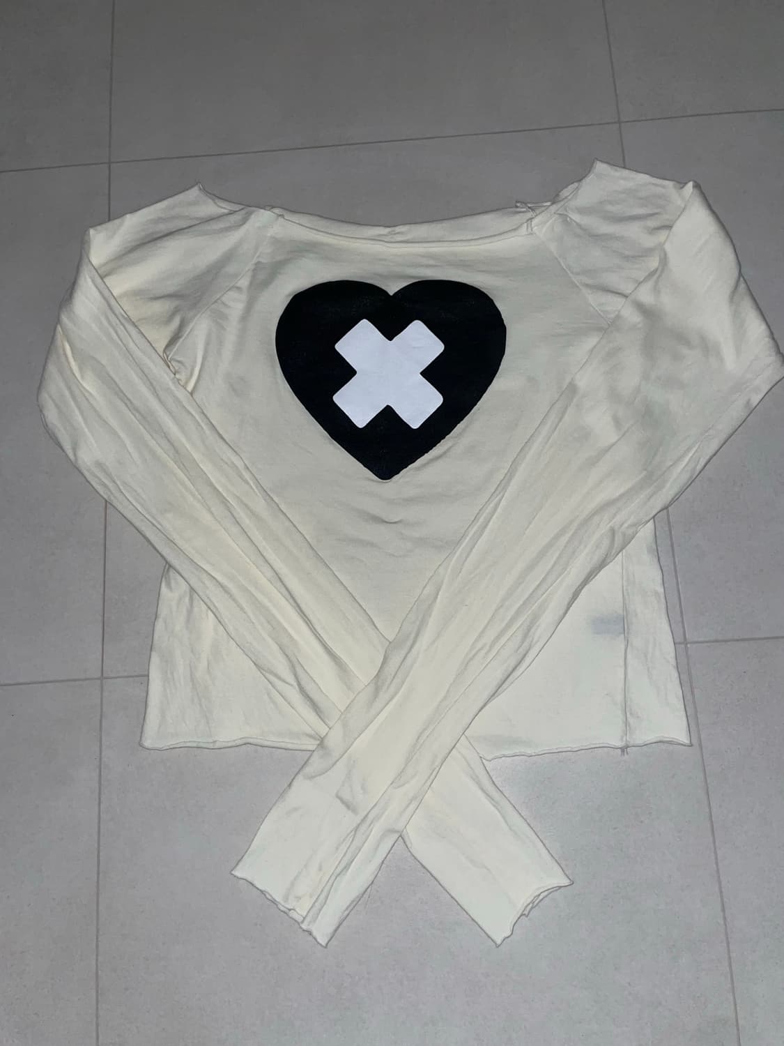 샵페어리 크로스하트 컷오프 티셔츠 크림 상품이미지2