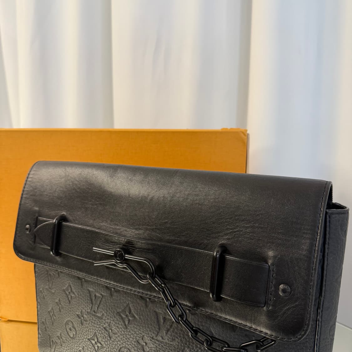 루이비통 토뤼옹 스티머 GM 클러치 상품이미지4