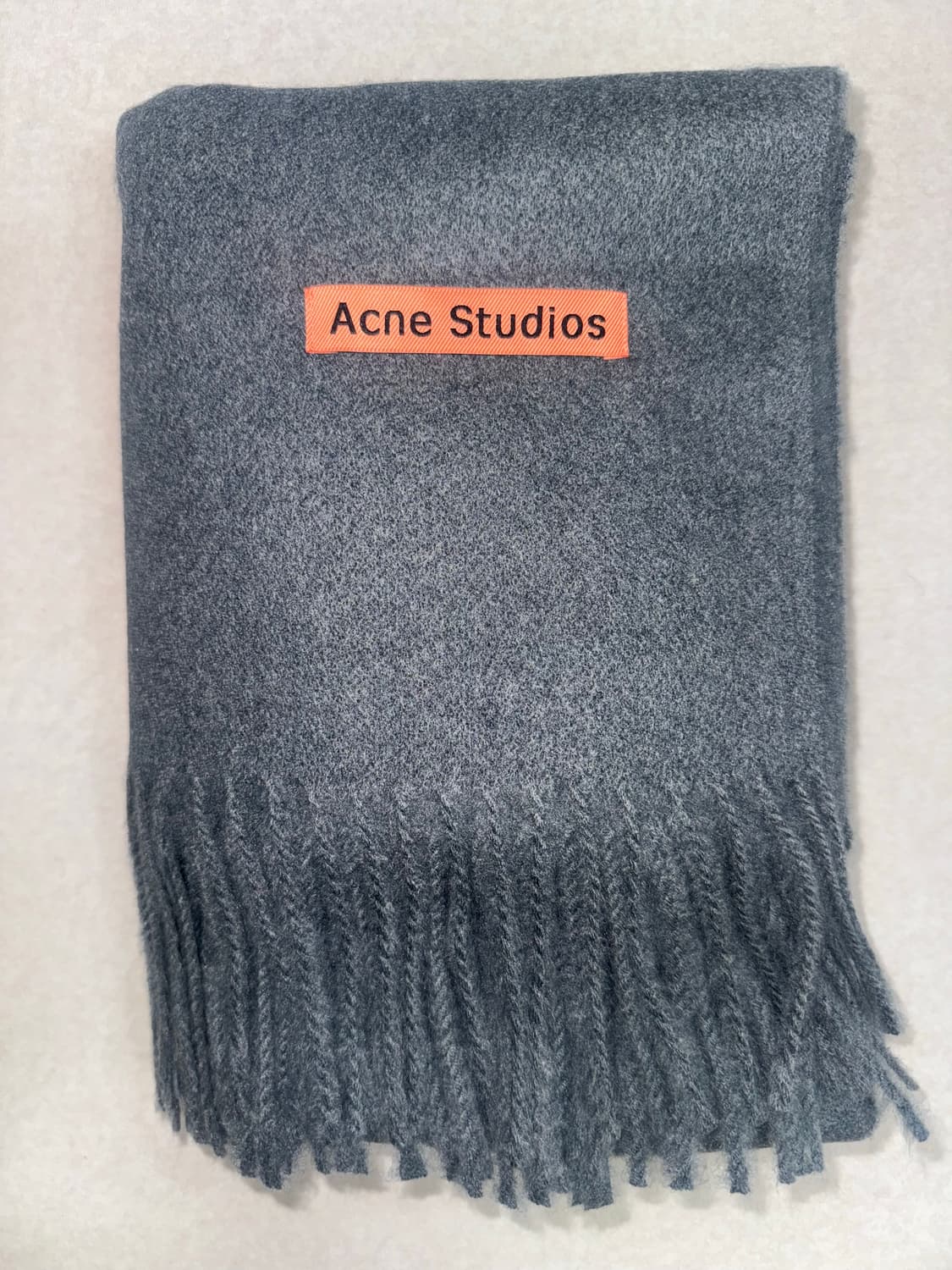 아크네스튜디오 그레이 머플러 상품이미지3