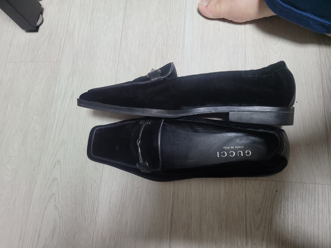 구찌 여성 구두 블랙 벨벳 로퍼 36 정품 상품이미지3