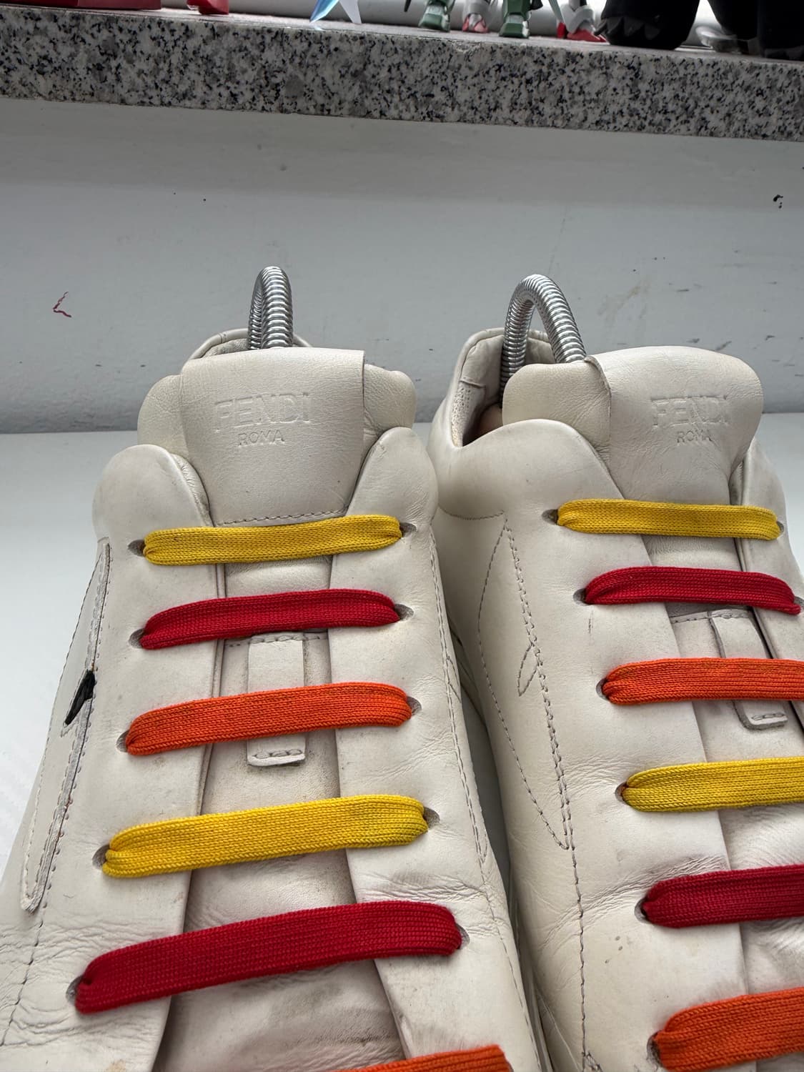 정품) 펜디 남성 스니커즈 컬러풀 슈레이스 280(9) 상품이미지4