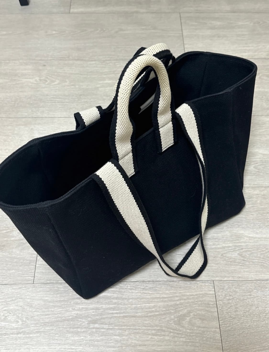 언폴드 투톤 스트랩 백 / two-tone strap bag black 상품이미지1