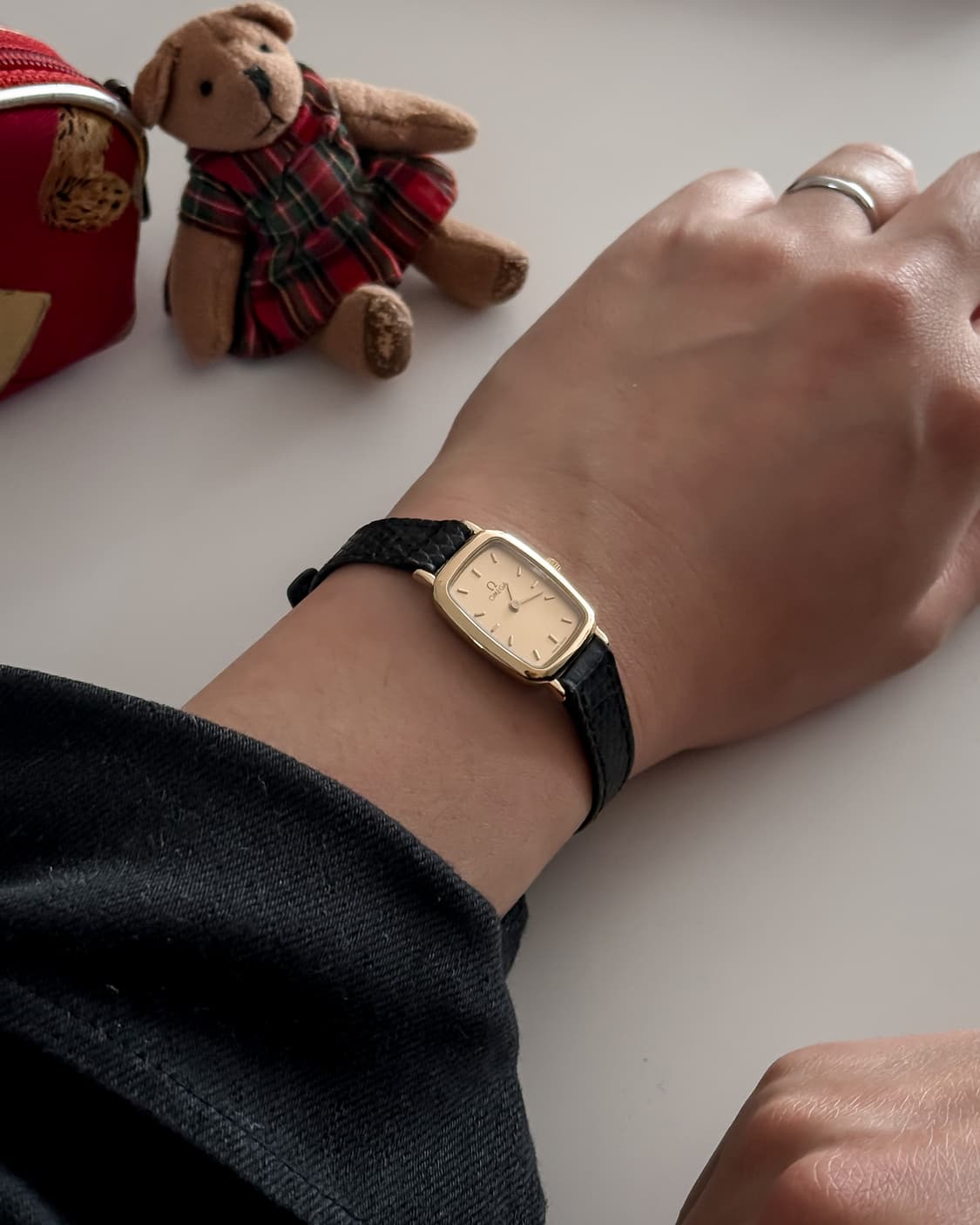 오메가 스퀘어 골드 시계 상품이미지4