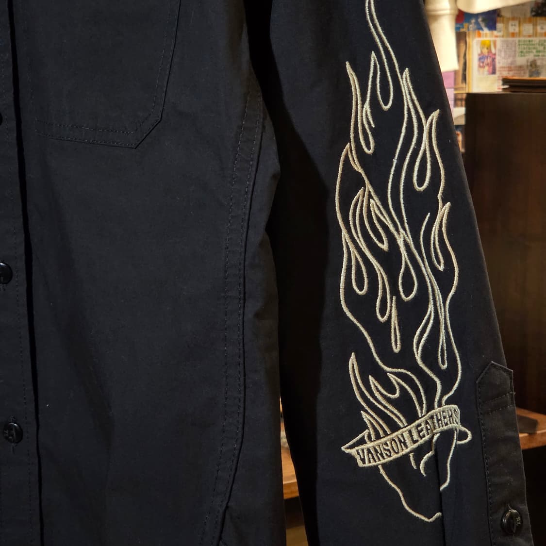 밴슨 레더 스컬 플레임 자수 셔츠 상품이미지4