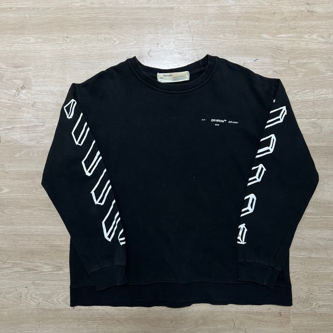 오프화이트 애로우 로고 프린팅 맨투맨 [블랙] M/95 상품이미지1