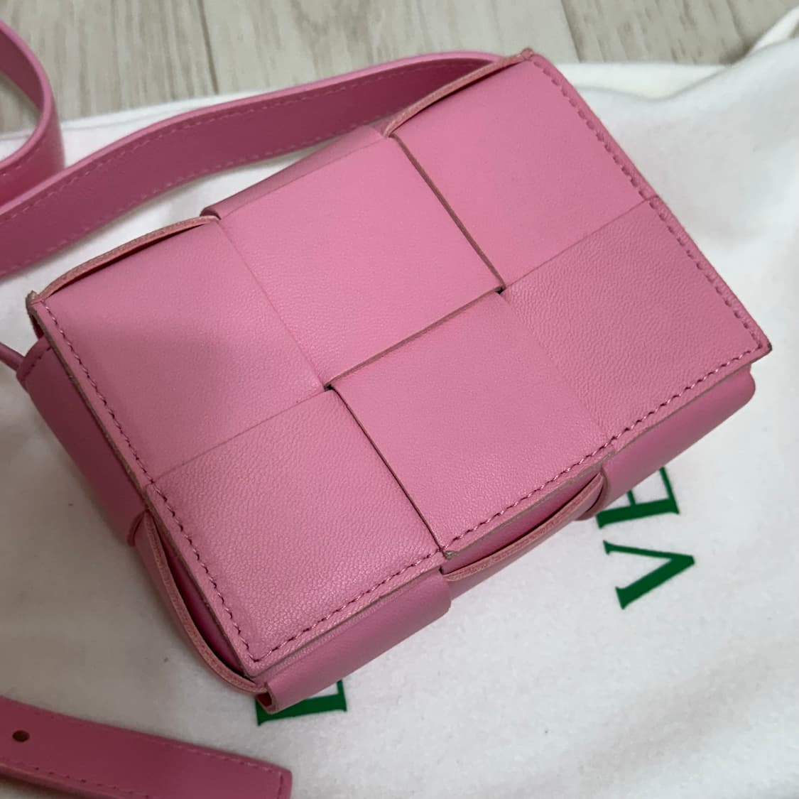 보테가베네타 미니 카세트백 캔디핑크 상품이미지2