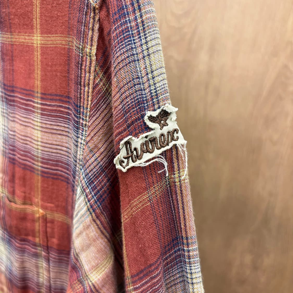 아비렉스 코튼 긴팔 셔츠 버튼 다운 카라 소매 로고 패치 디테일 레드 상품이미지6