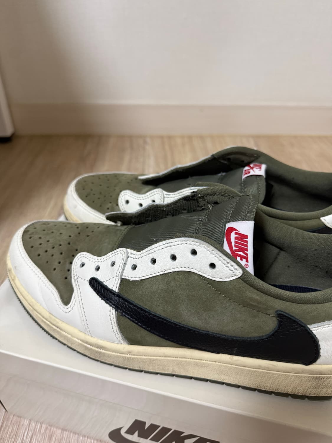 조던 1 x 트래비스 스캇 레트로 로우 OG SP 리버스 올리브 상품이미지4