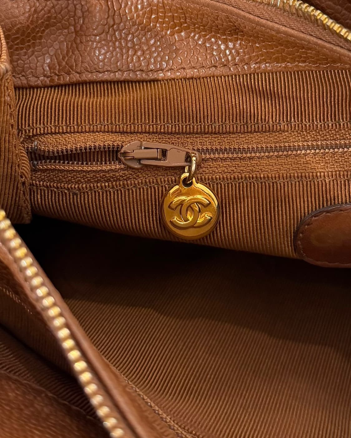 샤넬 브라운 클래식 cc 퀼팅 캐비어 숄더백 상품이미지8