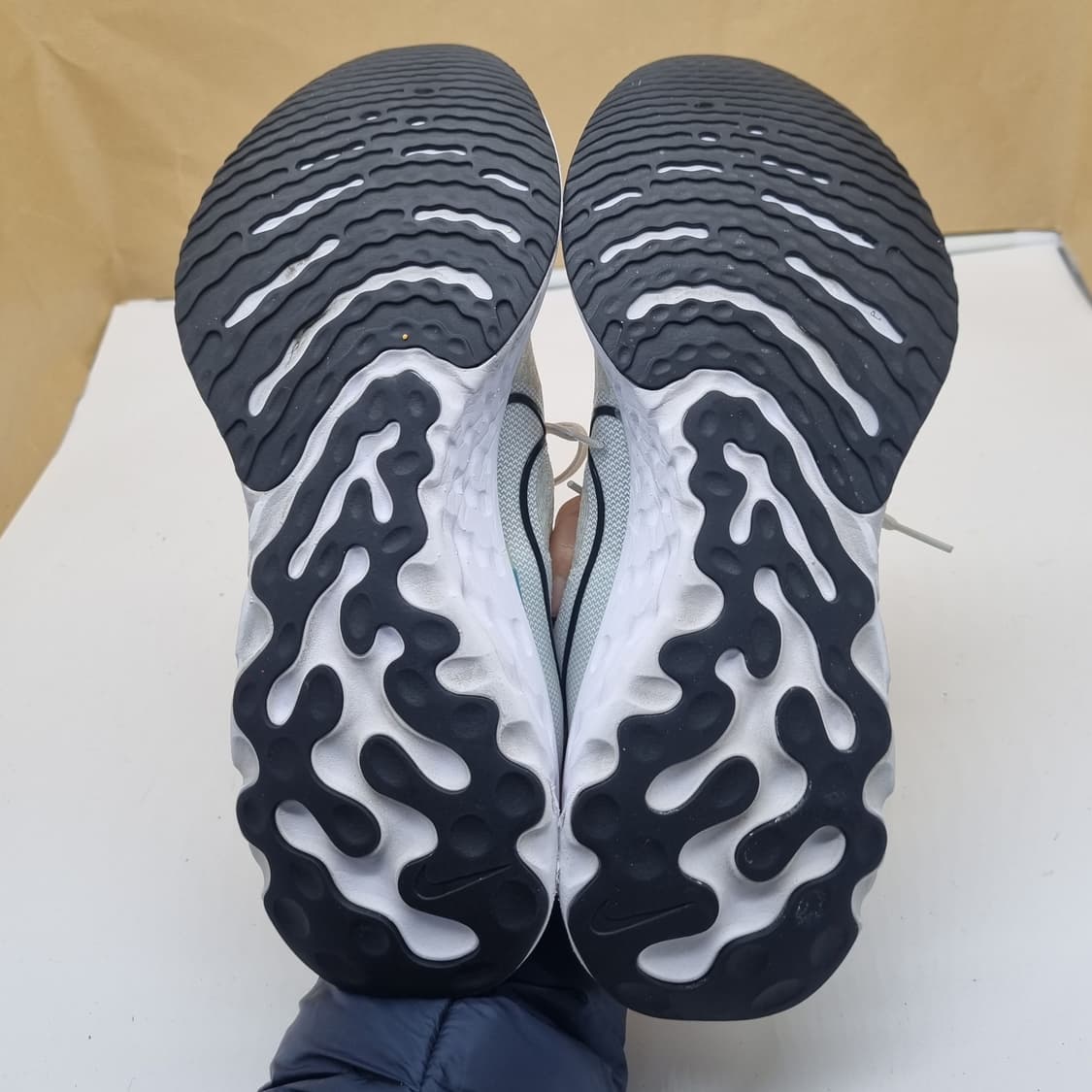 나이키 리액트 인피니티런 남성런닝화 270. 상품이미지3