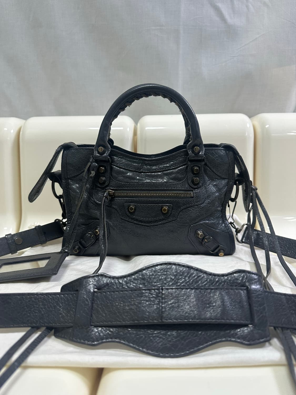 [A 정품] 발렌시아가 시티 모터백 미니 그레이 상품이미지8