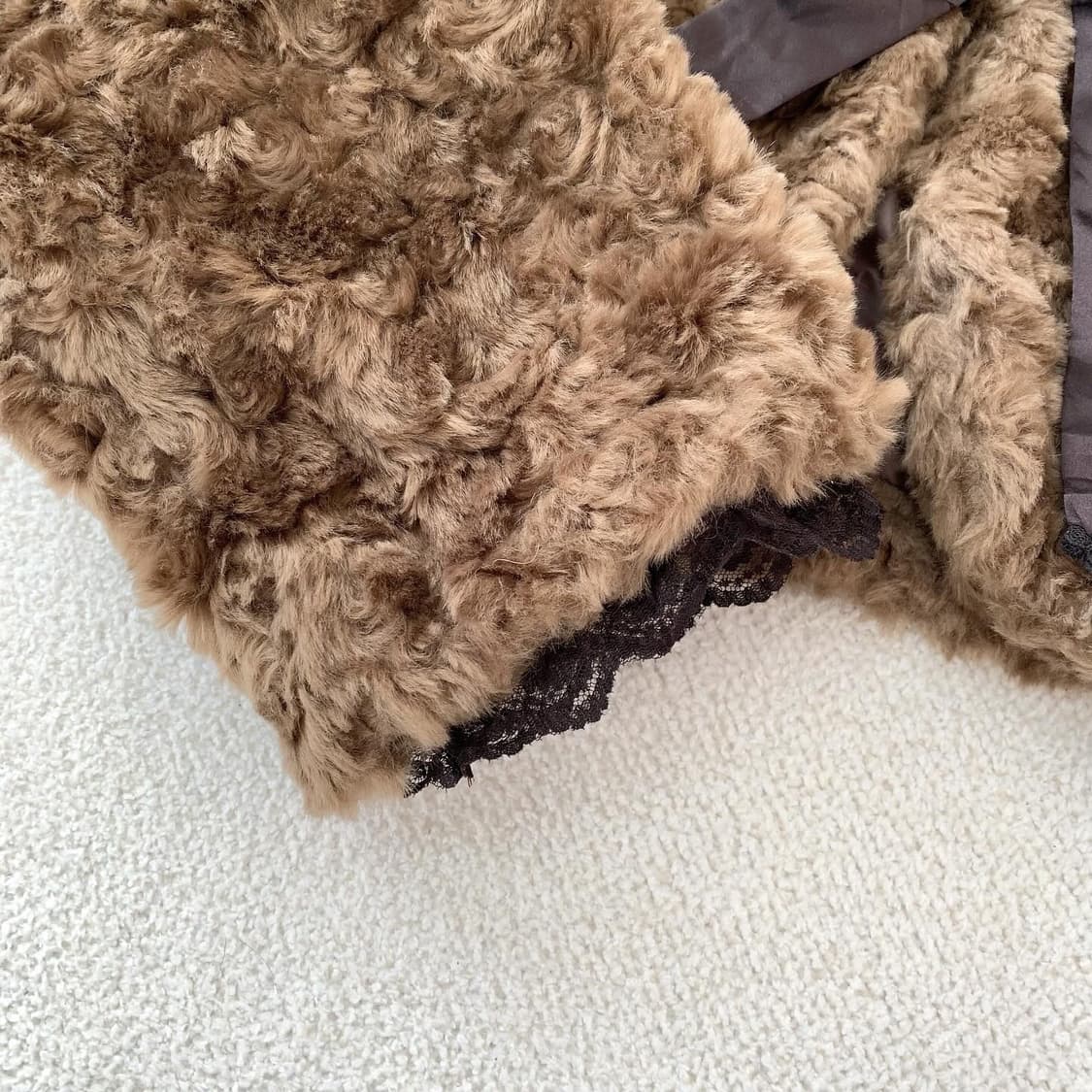 초코맛 라떼갸루 리본 퍼 자켓 상품이미지3