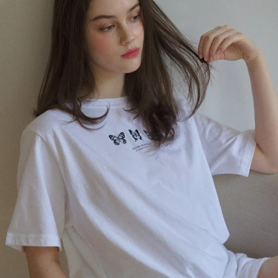 제니 나비티셔츠 레터프롬문 나비 티셔츠 상품이미지3