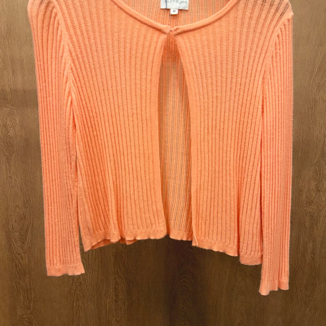 꾸레쥬 브이넥 니트 가디건 세로 골지 오픈형 디테일 레귤러핏 오렌지 상품이미지5