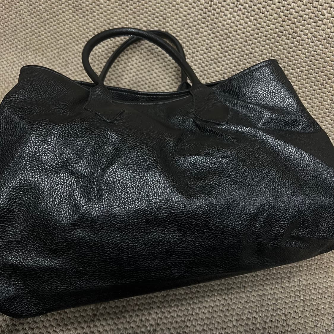 비비안웨스트우드 펀칭 로고 빅 토트백 블랙 상품이미지5