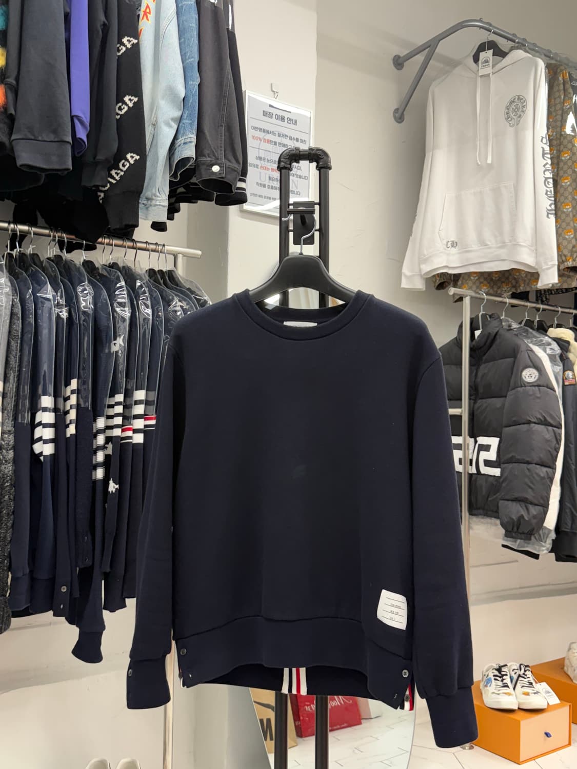 [3] 톰브라운 백삼선 맨투맨 상품이미지2