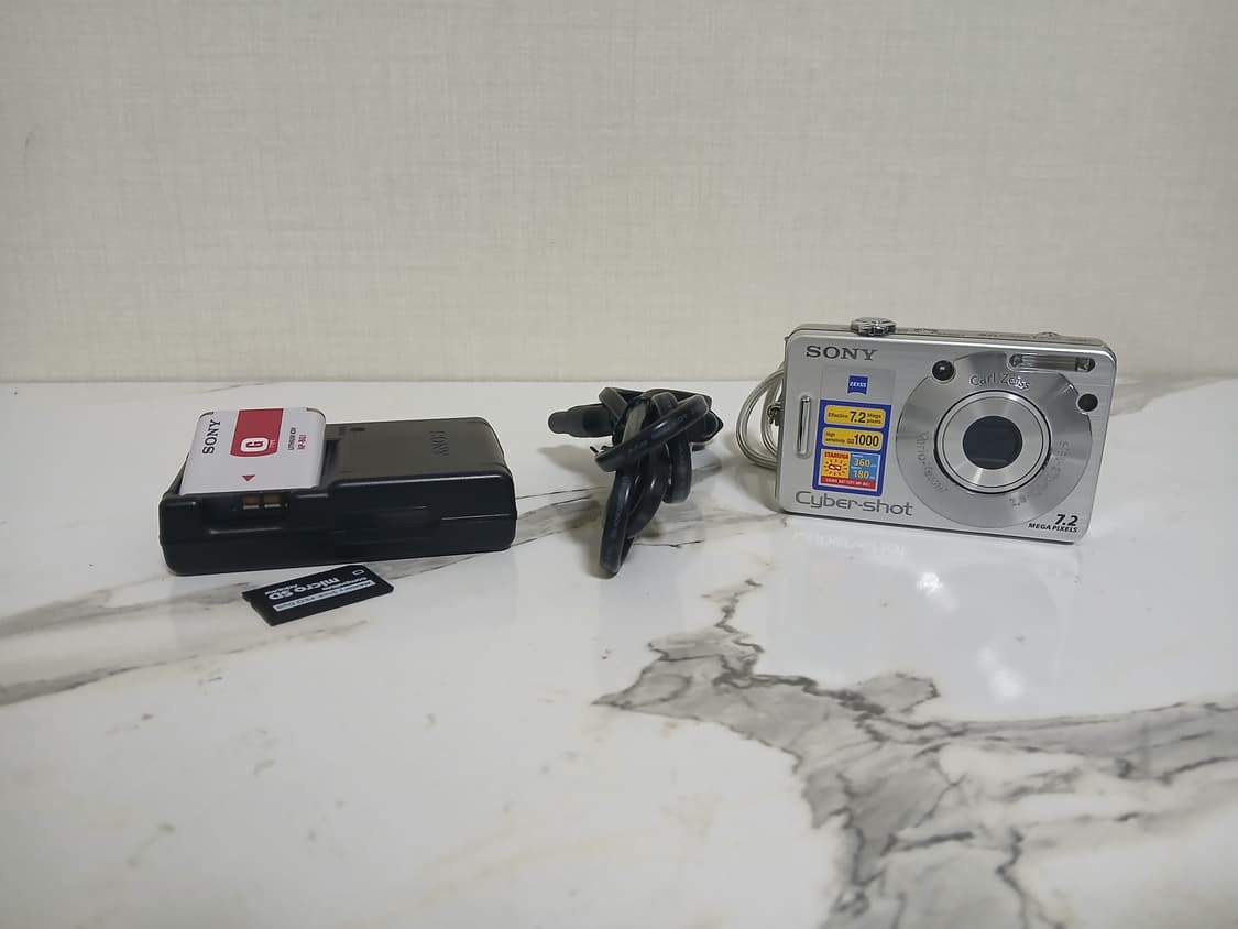 소니 dsc-w70 디카 + 충전기 메모리카드 상품이미지1