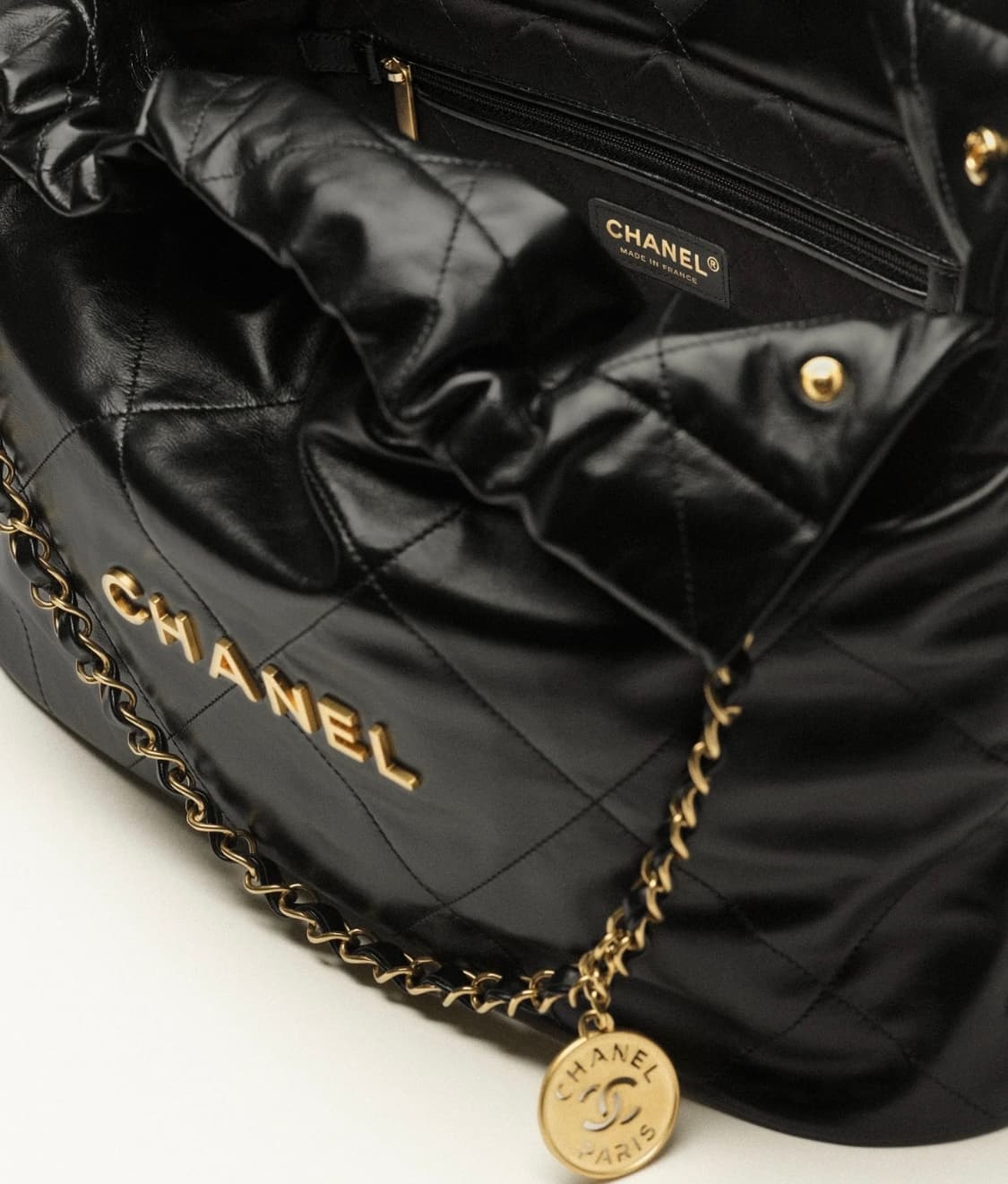 CHANEL 22 백 미듐 금장 상품이미지1