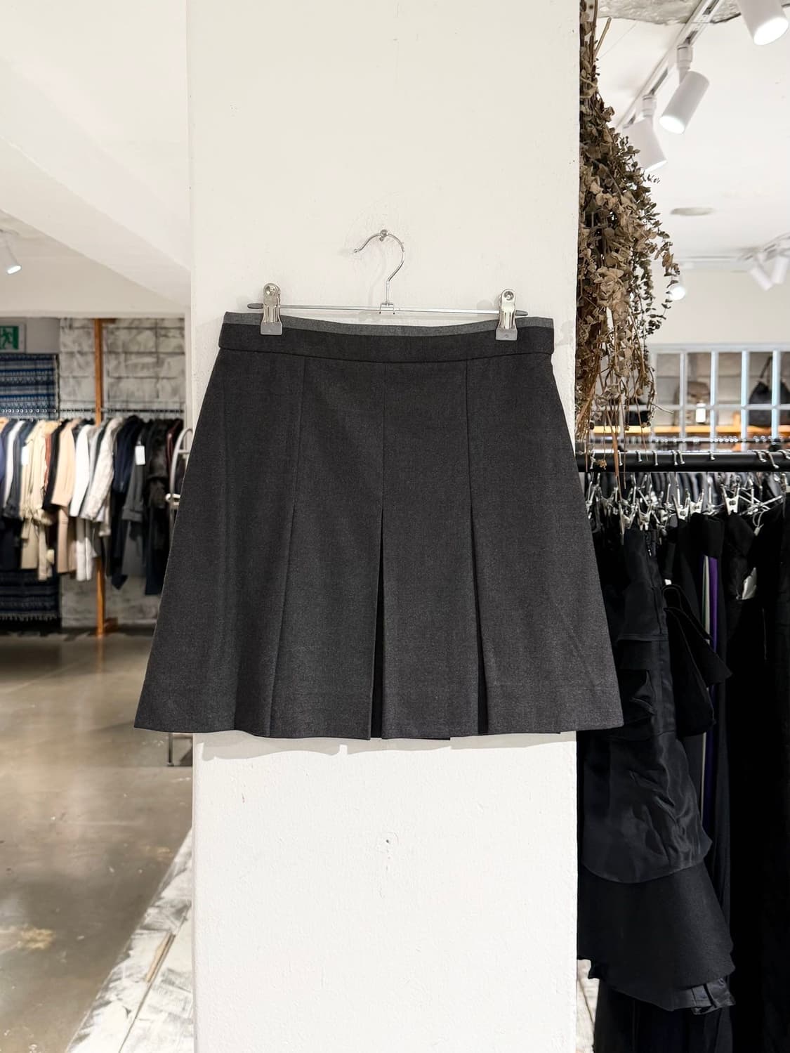 입생로랑 그레이 라나 버진 플리스울 플리츠 미니 스커트  상품이미지1