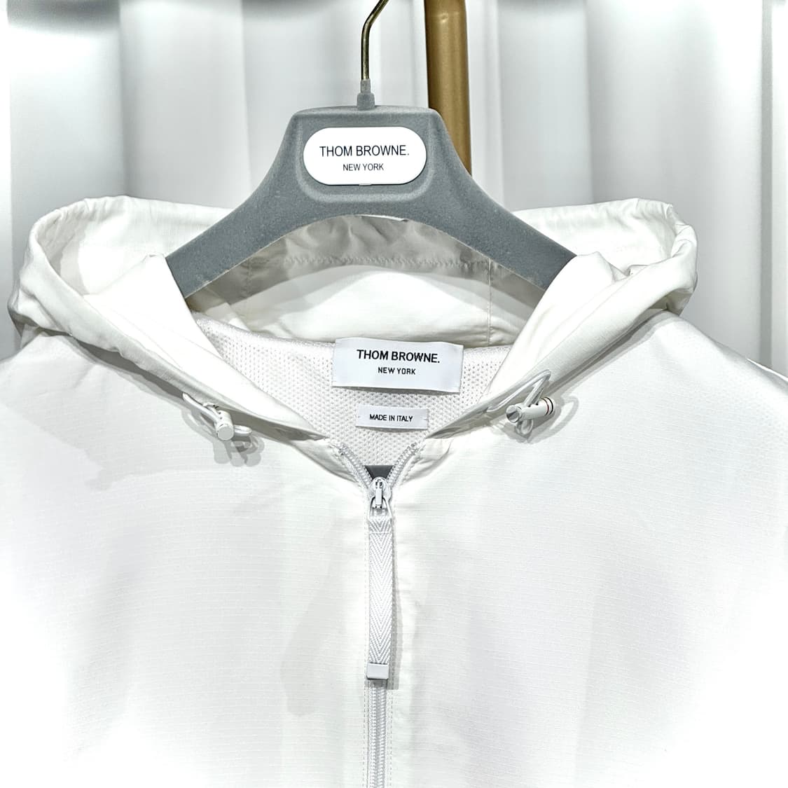 [새상품급/3] 톰브라운 립스탑 메쉬 사선완장 바람막이 상품이미지2