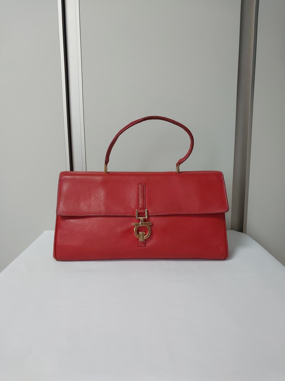 페라가모 00's 탑핸들 빈티지백 (착샷O) 상품이미지3