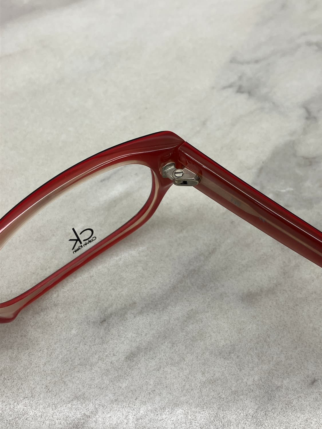캘빈클라인 블러드 레드 소프트 스퀘어 뿔테 안경 상품이미지3