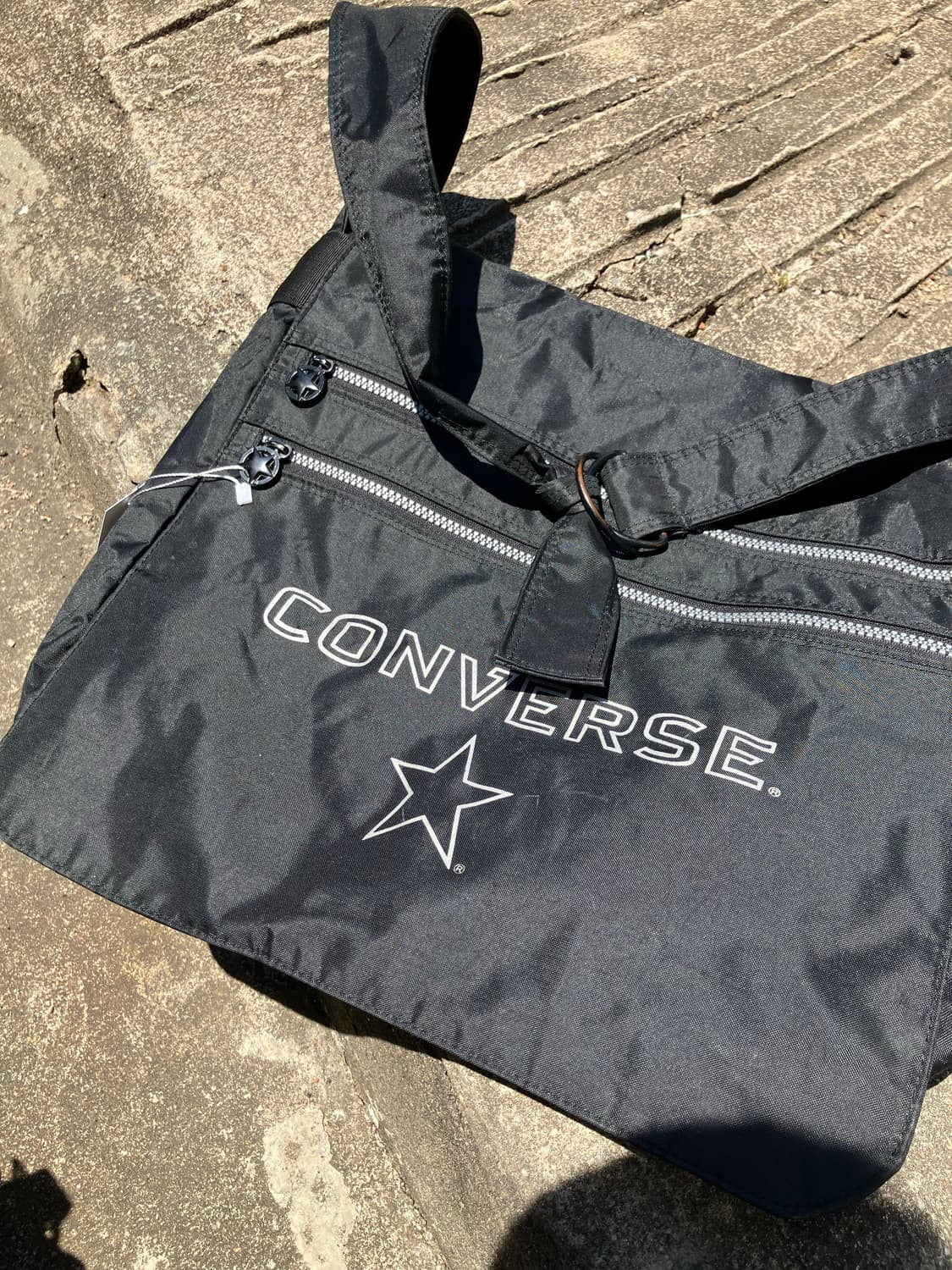 Converse 블랙 나일론 메신저백 상품이미지5