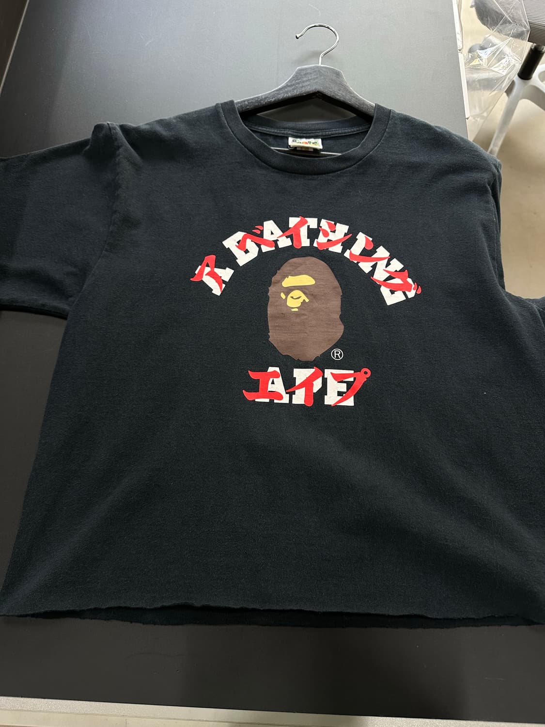 베이프 가타카나 컬리지 컷아웃반팔티 상품이미지3