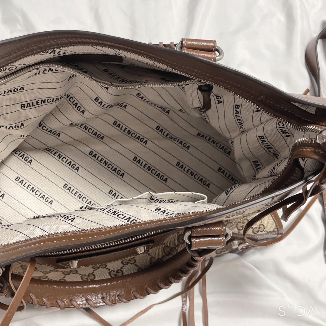 해커프로젝트 구찌x발렌시아가 모터백 상품이미지7