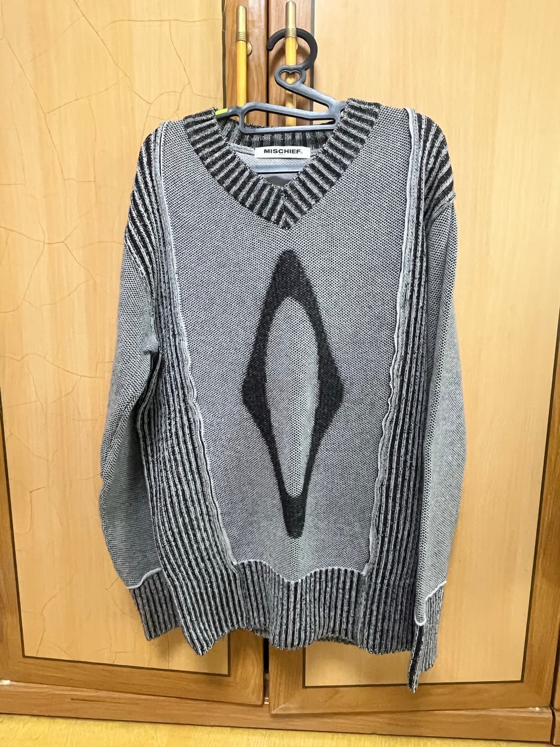 MSCHF 자카드 니트 스웨터 상품이미지1