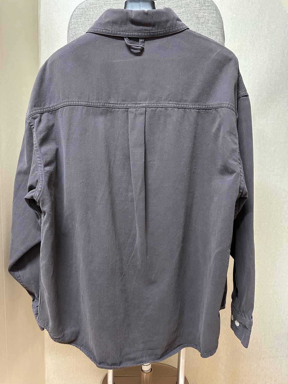 oioi 셔츠TAG LABEL PEACH SHIRTS [CHARCOAL] 상품이미지9